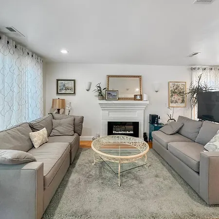 Luxurious Cambridge Room Steps From Harvard U